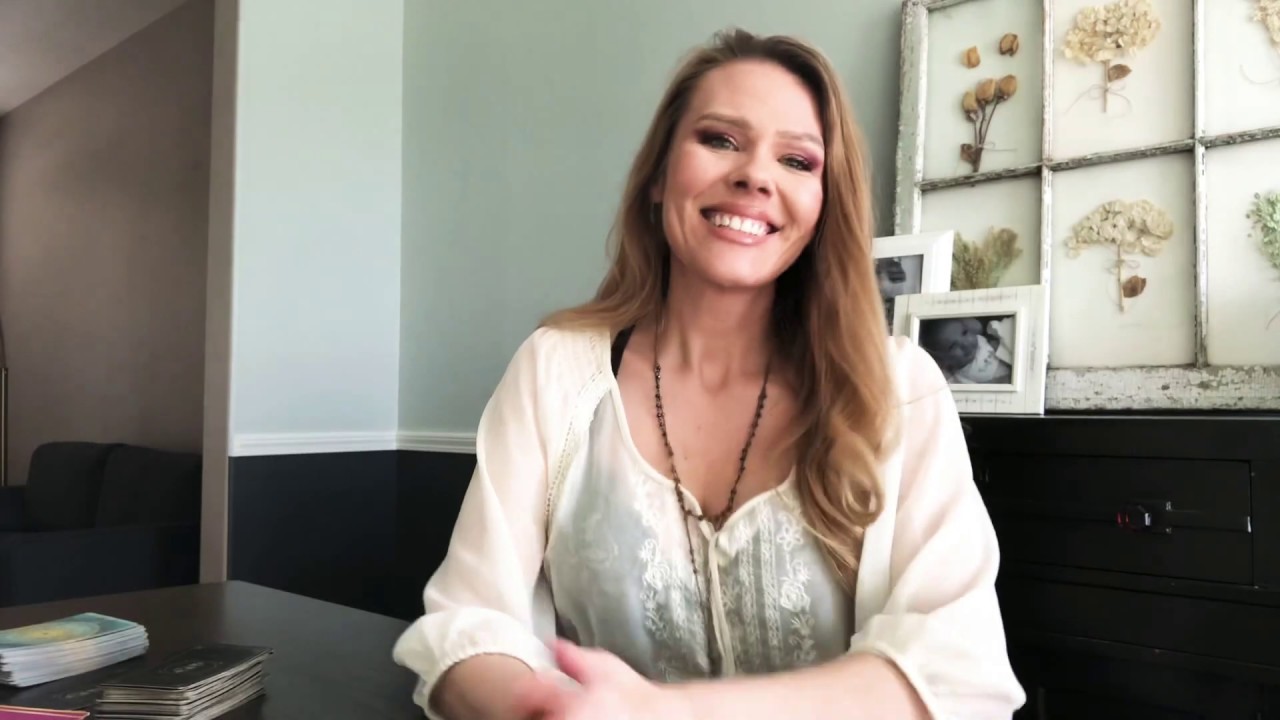 AQUARIUS APRIL & MAY 2019 What is being hidden? Secrets coming out!