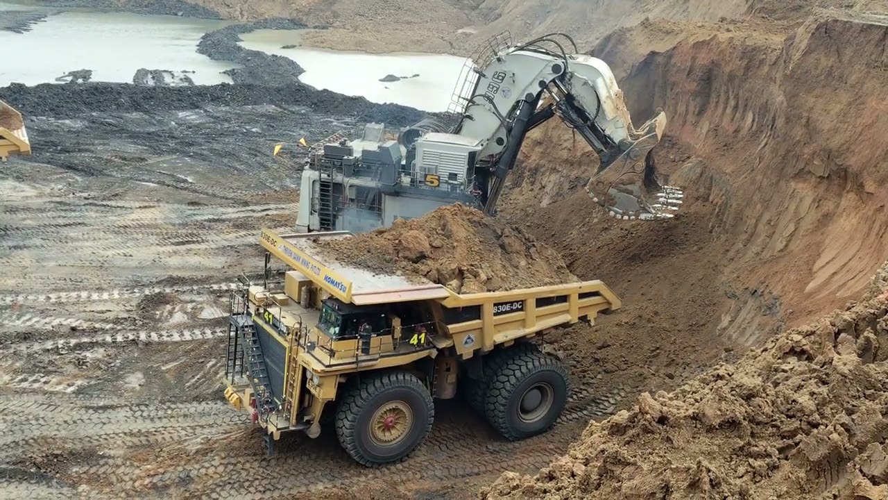 **"Liebherr 996 Loader Eats 500 Tons/Hour – Can XCMG Keep Up?"**  