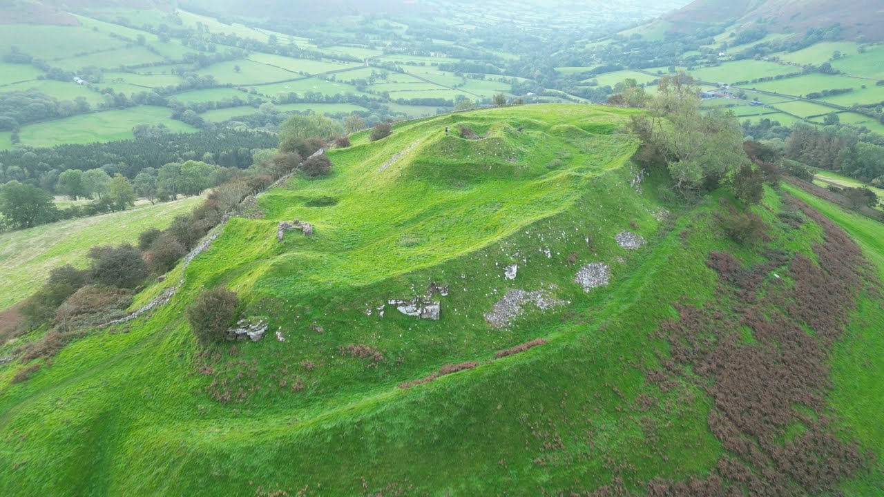 Waun Fach-Castell Dinas-Dragons back circular hike.