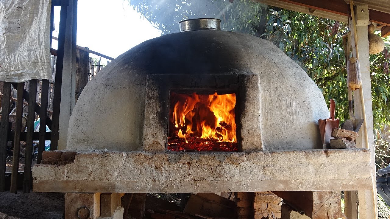 BROAS FEITAS NO FORNO À LENHA NA ROÇA DO JOÃO E DA NEUZA