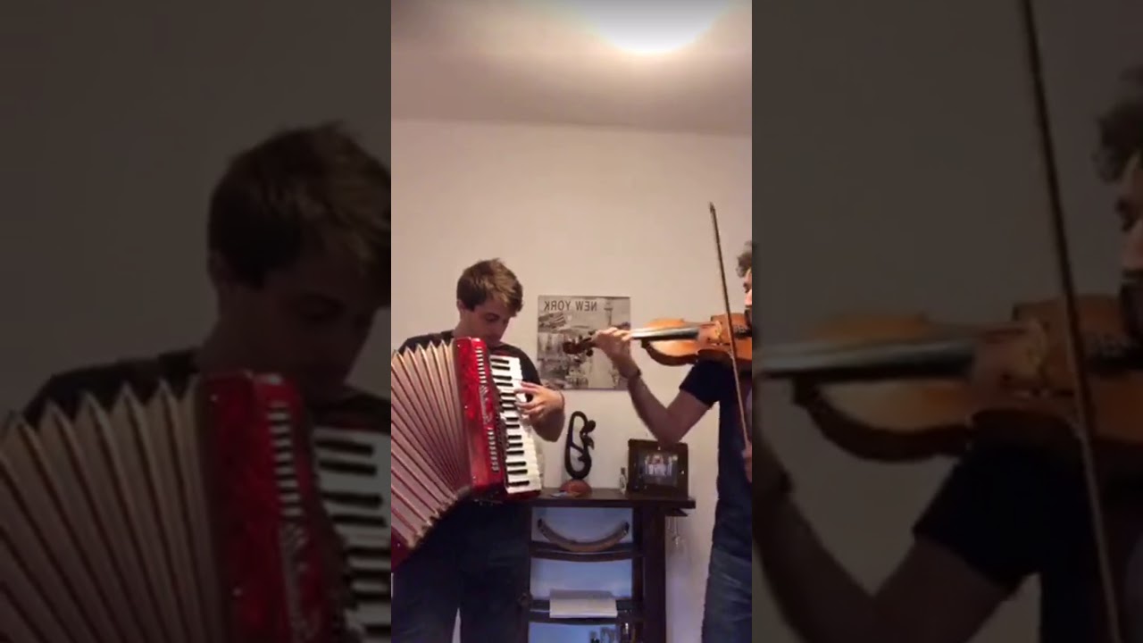 Himno Nacional del Uruguay en acordeón y violín - Piero y Horacio