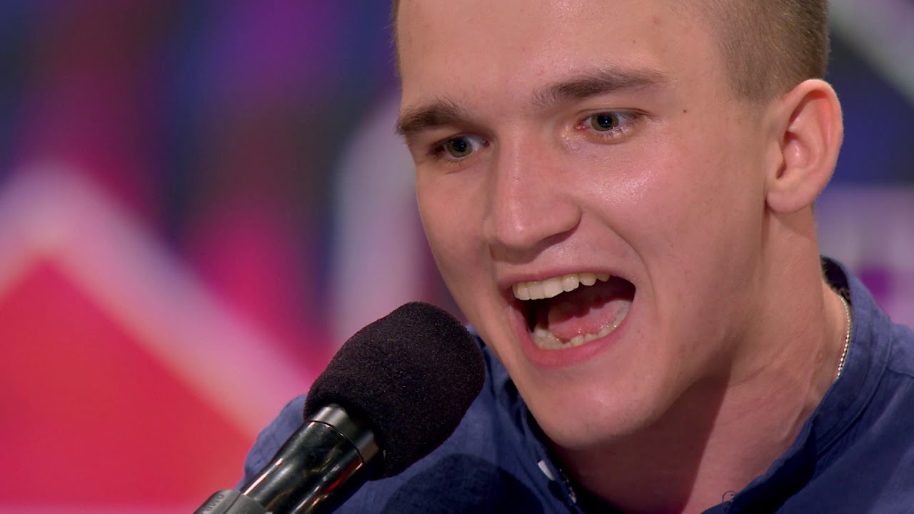 18-latek zaśpiewał własny utw&oacute;r! Wzruszenie było ogromne! [Mam Talent!]