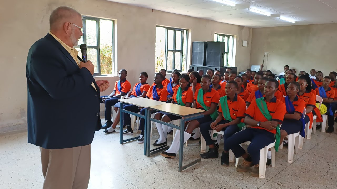 New Horizons Secondary Vocational School etikkidde 135 abakuguse mu by'e Mikono