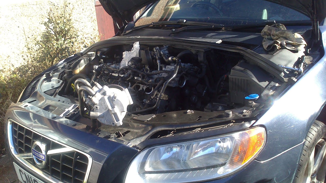 Volvo V70 III Cam Cover Ep 5 - Removing the Outer Chain Case