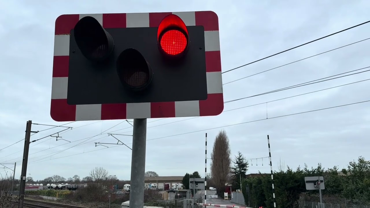 *Warbling Alarm* Moat Hills Level Crossing (08/02/2026)
