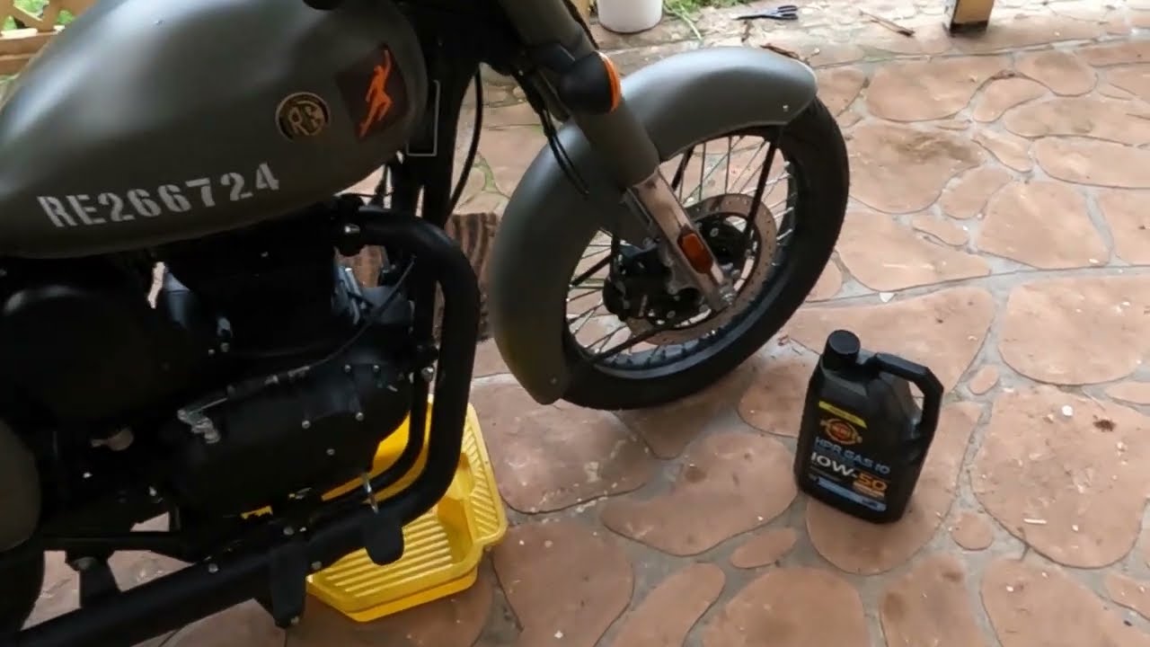 2021 Royal Enfield Classic 350 -My First Oil Change And That Secondary Sump Plug Oil Drop!