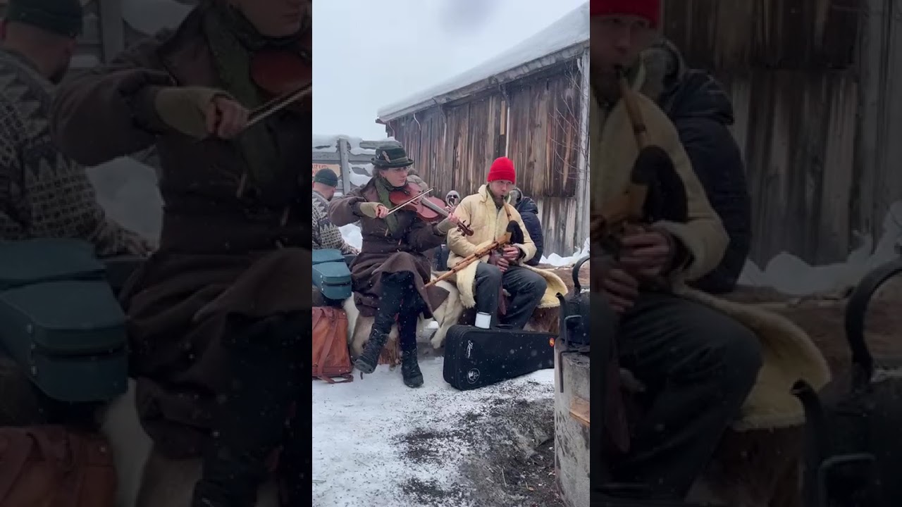 Playing pols at R&oslash;rosmartnan - Ur Skogen duo #folkmusic #nordicfolk #bagpipes