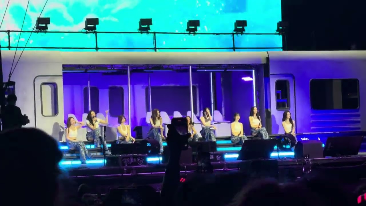 TWICE sings Moonlight Sunrise at Lollapalooza