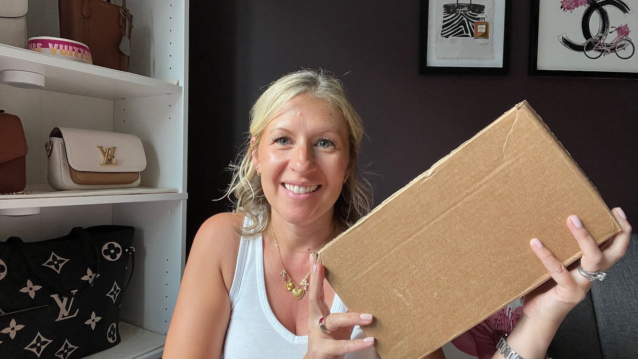 Surprise unboxing SLG from The Real Real 🙈plus a quick key pouch comparison!