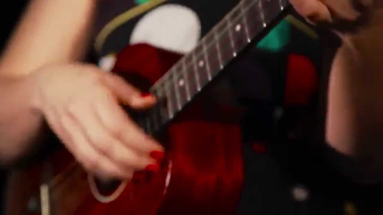 The Mexican Dress - Veronica & The Red Wine Serenaders