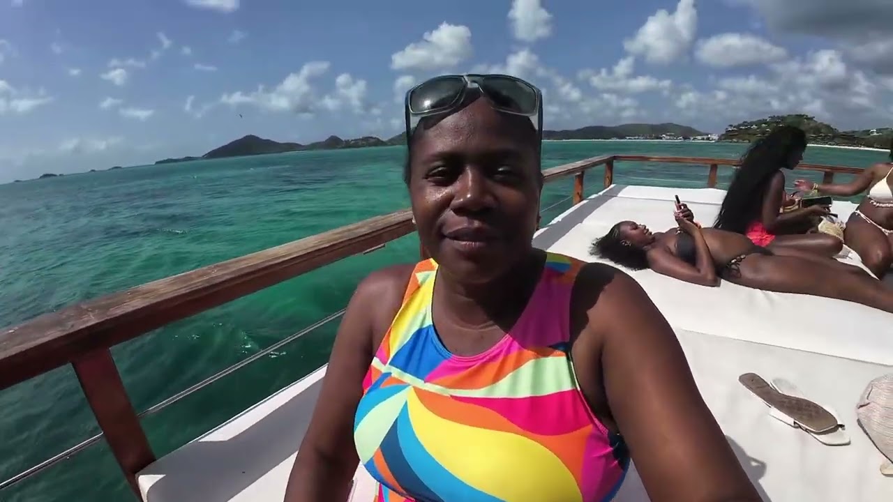 Went to have lunch on the kaikoconut D Party Queen floating boat in Antigua with my sister