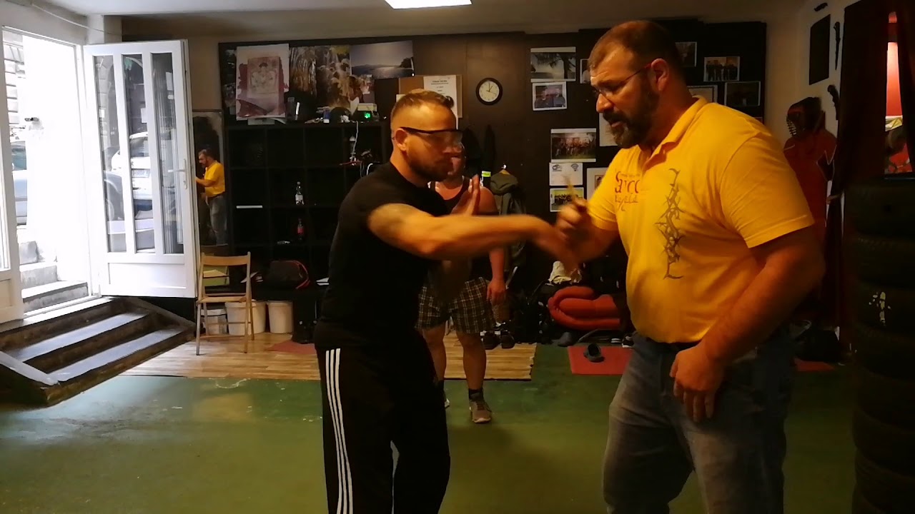 Guro Peter #11Mester Knife manipulation