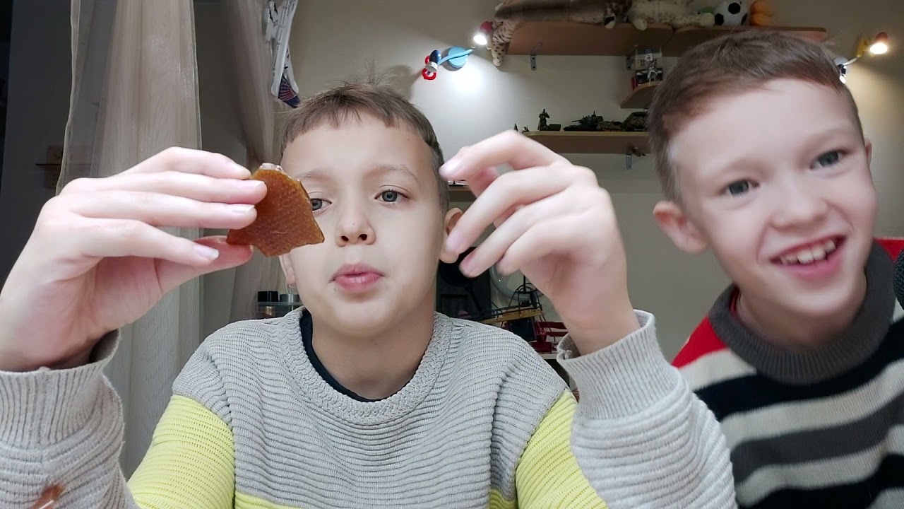 асмр с братом, игра в кальмара сладкие соты + триггеры + угодай слово видео на 1к подсчиков
