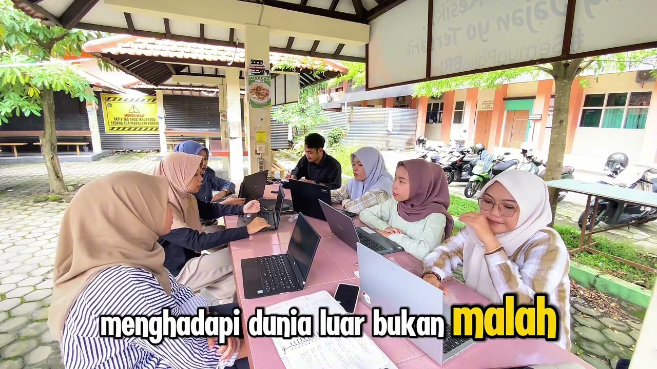 Diskusi Sokola Rimba dari sudut pandang Butet Manurung (Kelompok 2)
