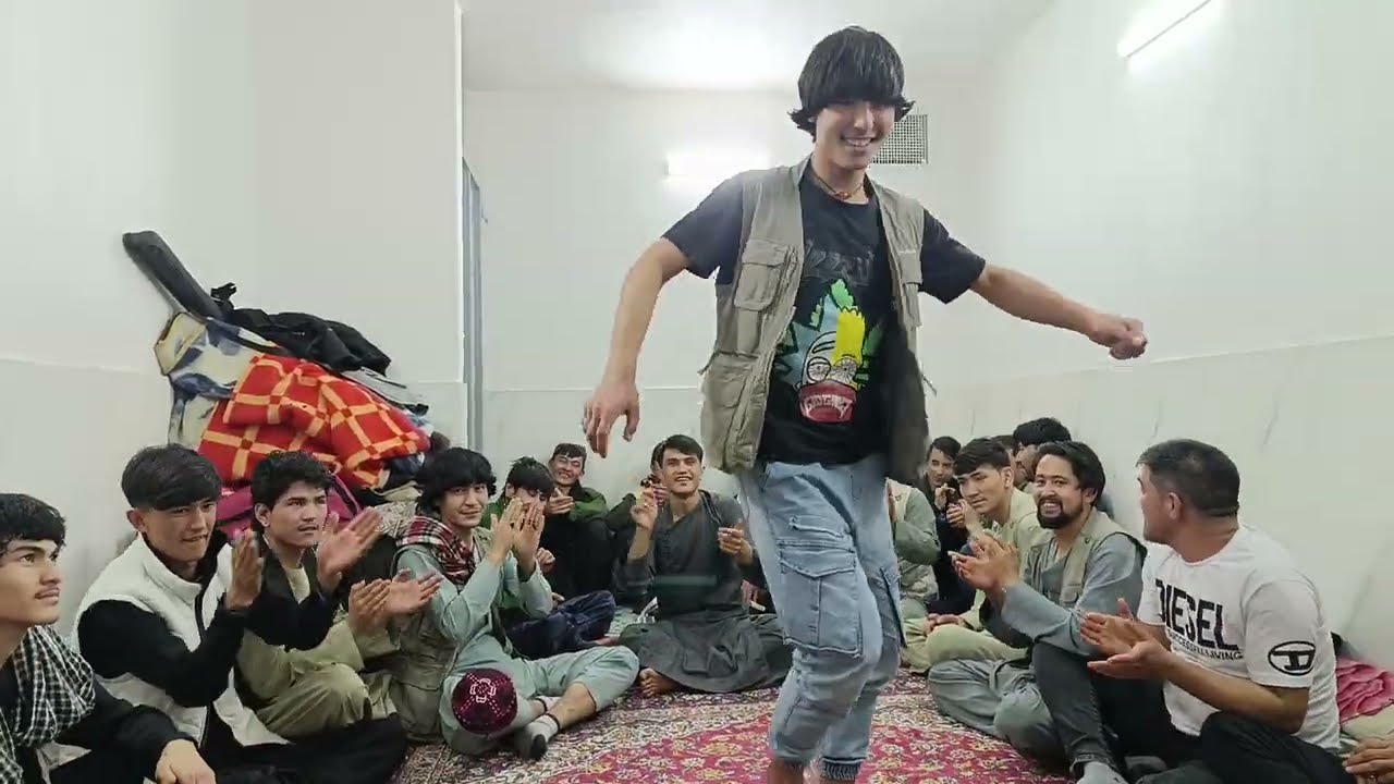 رقص بچه های غزنی محمودآباد اصفهان ایران با تک نوازی زیر بغلی گلموره افغانستان #جدید