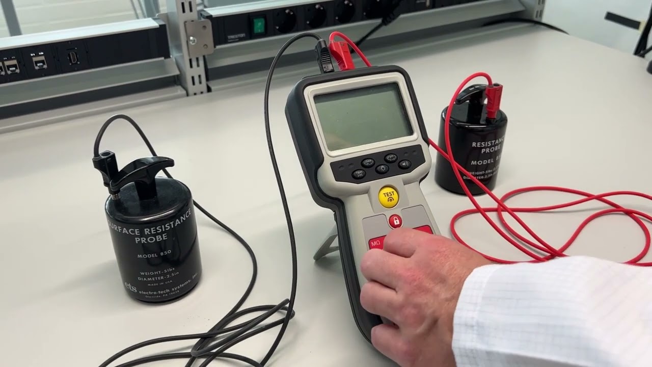 Medir la estática de una mesa de trabajo ESD | #materialESD #medidorderesistencia #controlESD #esd