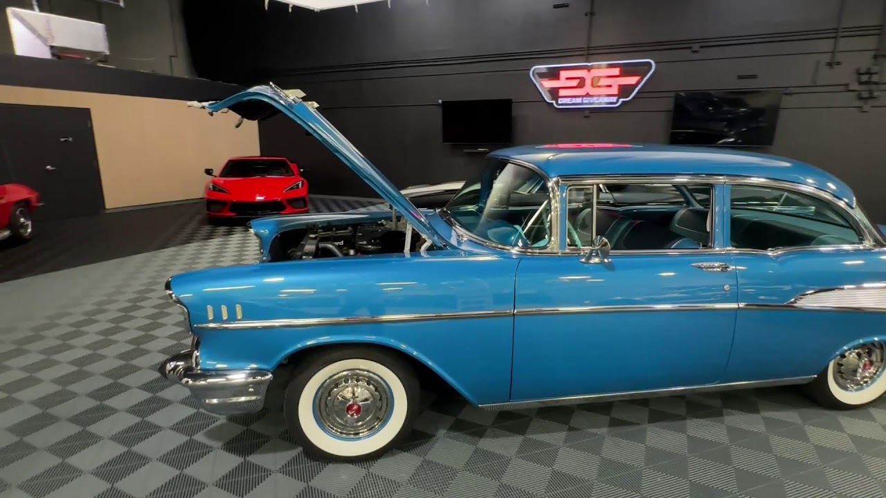 В прямом эфире - Предварительный показ 👀 отреставрированного Chevrolet Bel Air 1957 года в оригин...