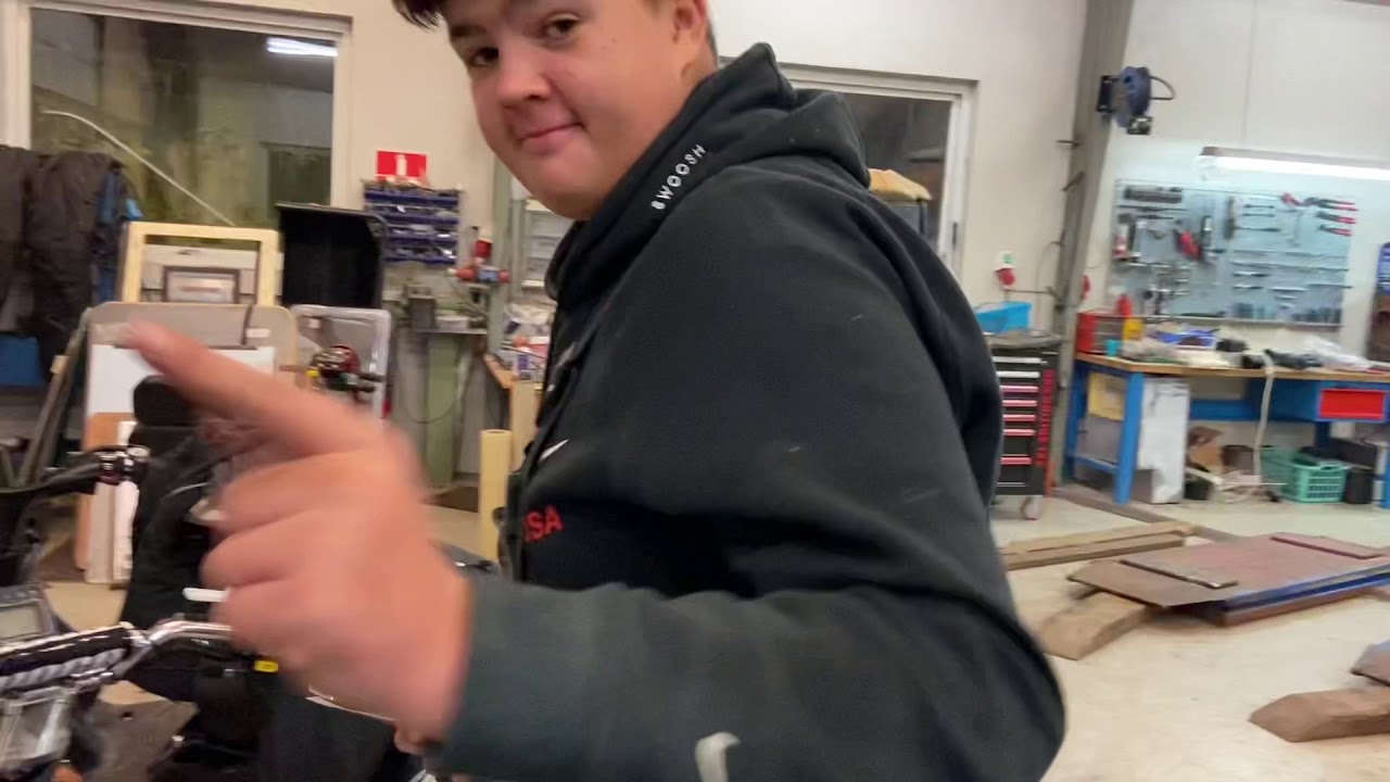 Værkstedshygge #2 sætter politiværn på og pulverlakerer