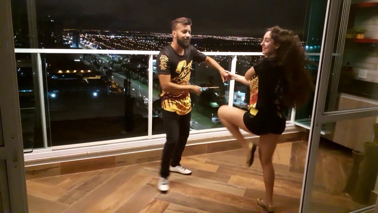 Galera da Rodinha. Dançando Forró Eletrônico em Casa. Aviões do Forró 2015.