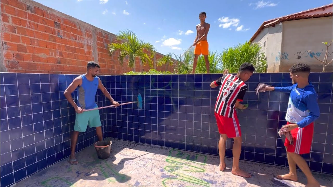 VLOG DE 1 HORA FAZENDO ELES LIMPAR A PISCINA