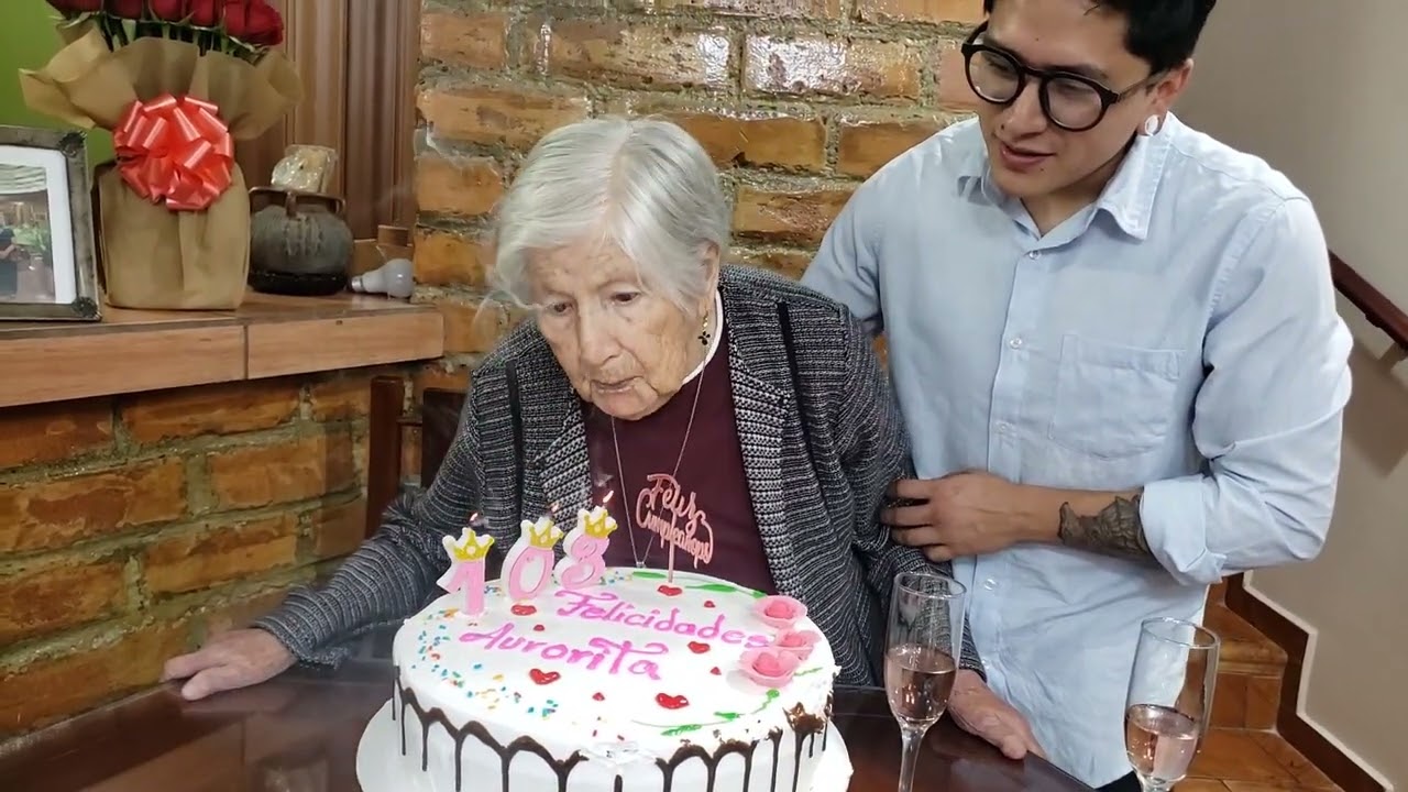 La Abuelita, ¡nos enseña cómo cantar el Happy Birthday! 🎂🎶