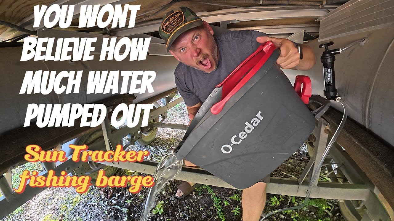 How to drain a pontoon boat. Sun Tracker fishing barge/party barge #suntracker #fishingbarge