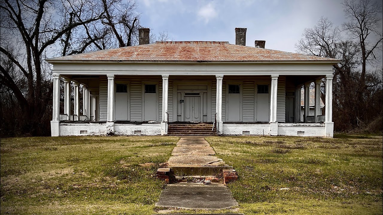 Step Inside the Magnificent Abandoned Auburn Plantation House Deep Down South in Alabama *Built 1851