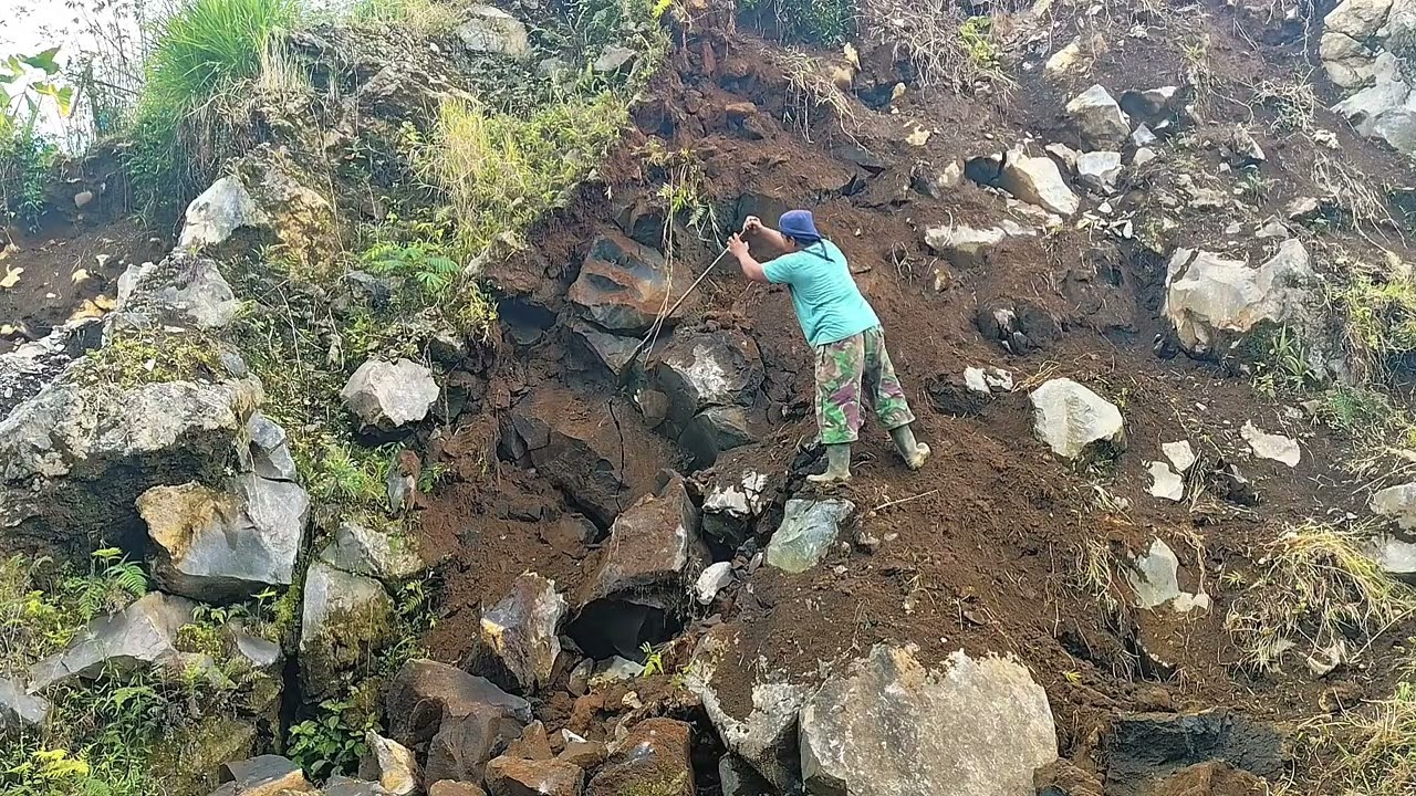 These miners casually tore down rock cliffs