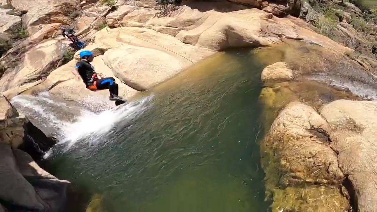 Canyoning nel Rio Pitrisconi a San Teodoro con trasferimento in Fuoristrada | Escursi.com