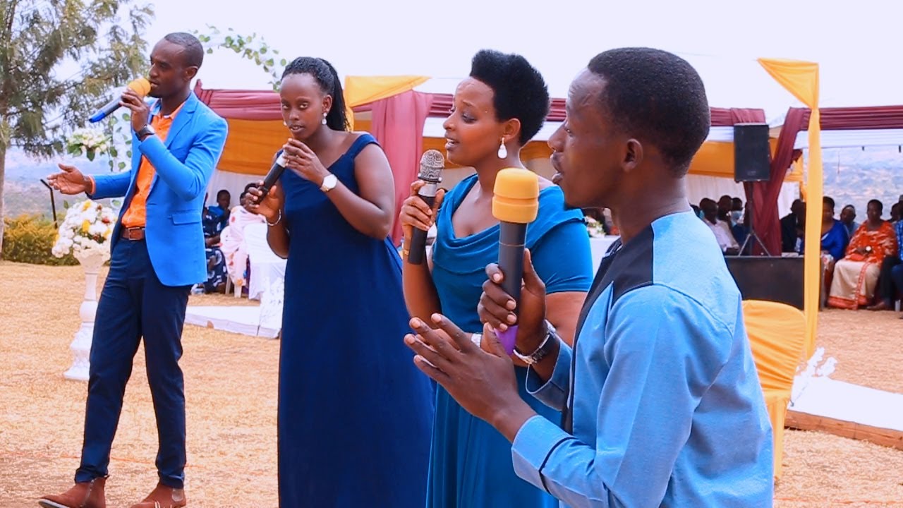 @Bahima Wedding... #Devoted Singers Performing Bebwa Amos' Special Song On His Wedding With Phionah.