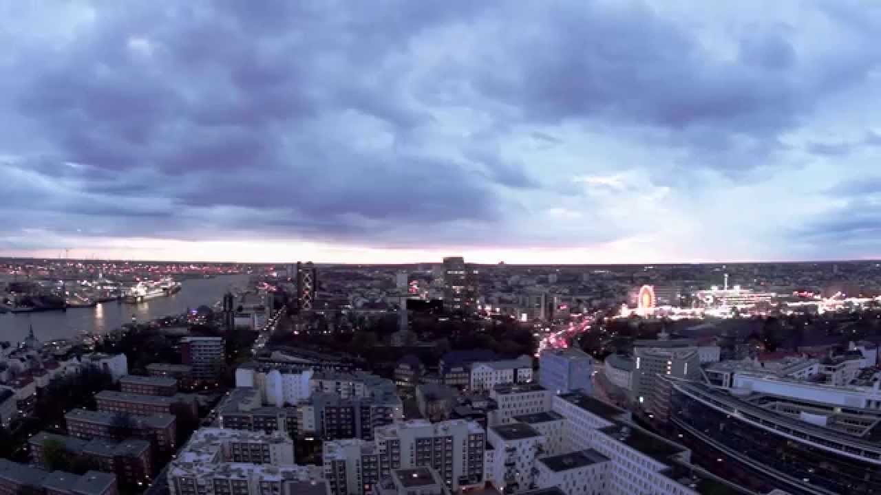 Hamburg bei Nacht vom Michel Zeitraffer - www.diefotomanufaktur.de