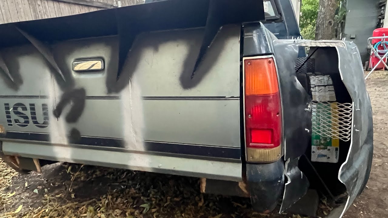 Is it still a #rattruck if there’s fiberglass on it 🤔 oh well 🤷🏽‍♂️ #vamonos 😤