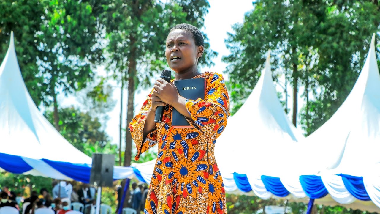 Pastor Martha Isaac - Hilarious story, Mwanamke mjinga anapenda kupiga kelele kwa bwanake.