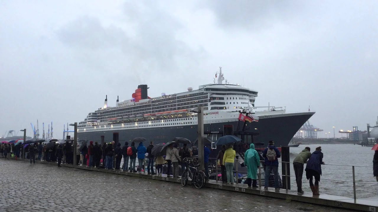 Auslaufparade der Queen Mary 2 - Hamburg Cruise Days 2015