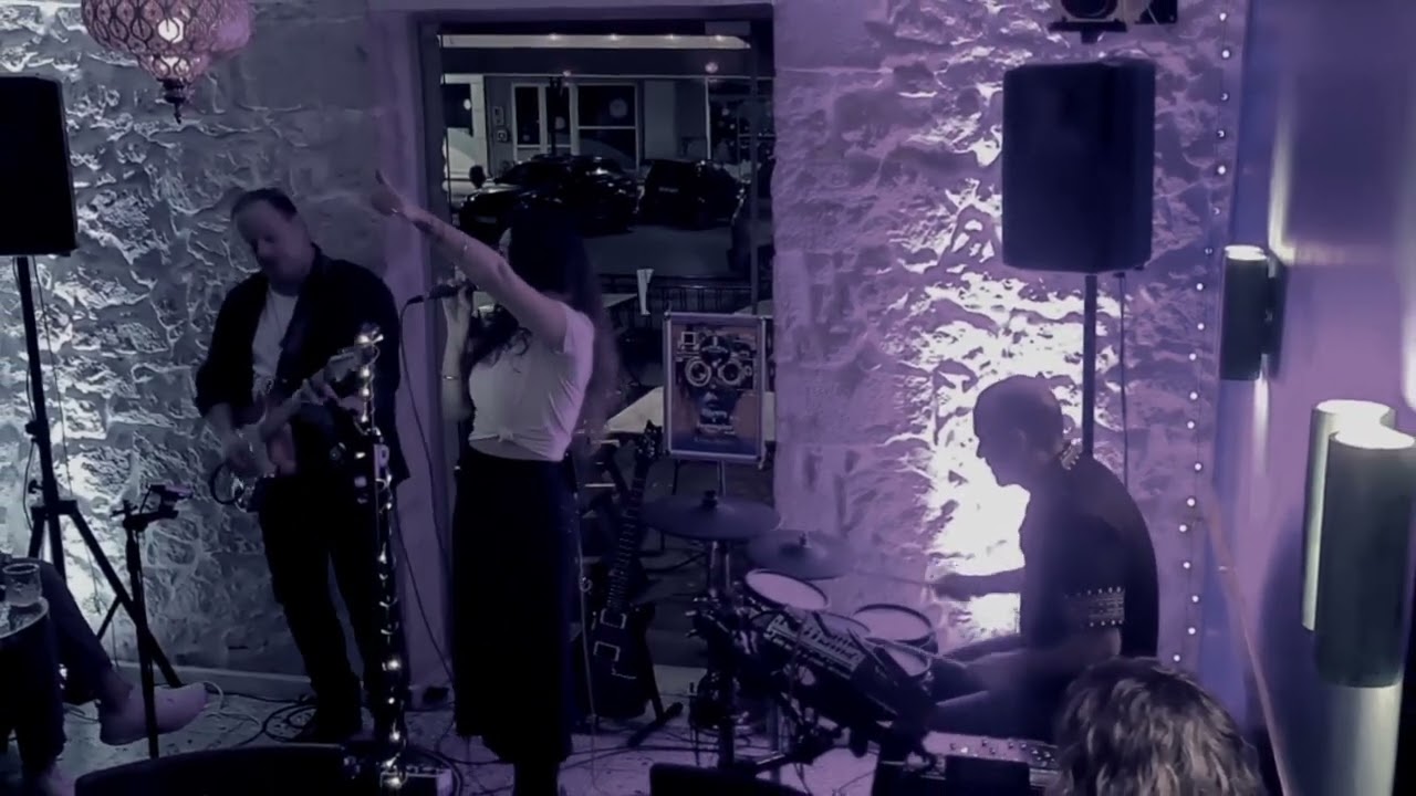 Memories (band)- SOMEBODY TO LOVE- cover 