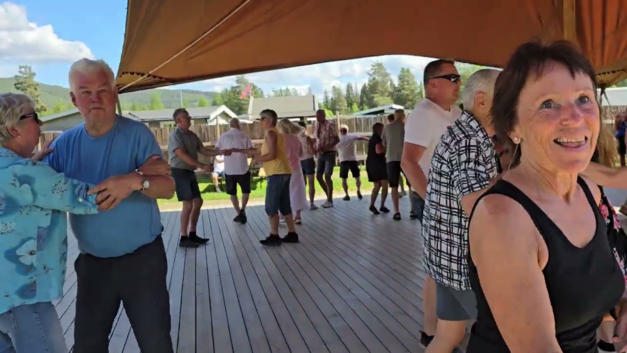 Meg og Bobby synger Vangsteins på Lavvotunet Dokka Camping 19.5.24 Dansnytt Jan Tore Eriksen