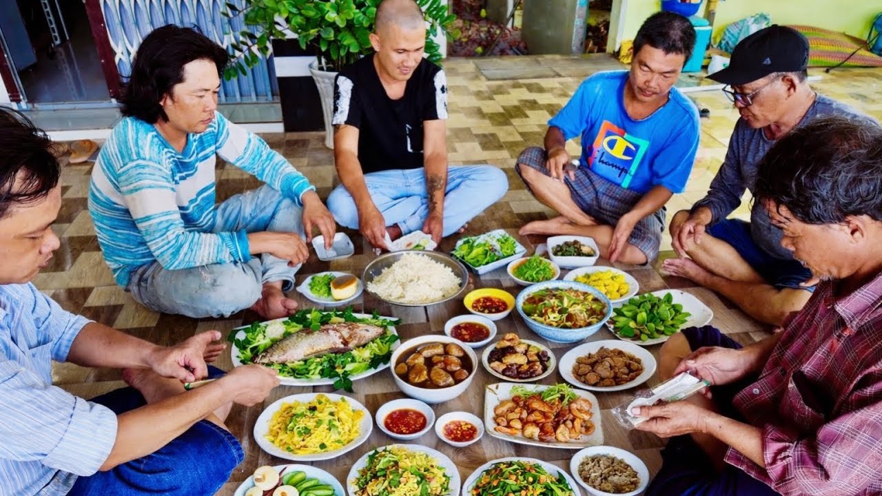 Toàn Cảnh Nhà Khoa Lừ Và Mâm Cơm Miền Tây Đãi Anh Em Thợ