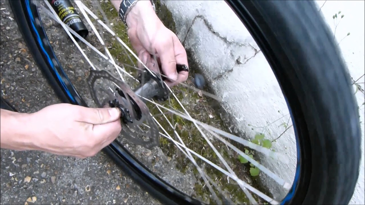 Réparation vtt  b twin  jeu anormal roue avant