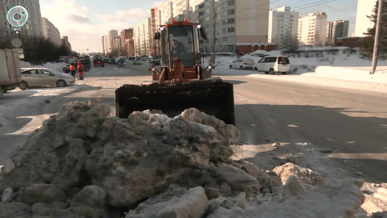 В Новосибирске дорожные службы борются с гололёдом при температурных перепадах
