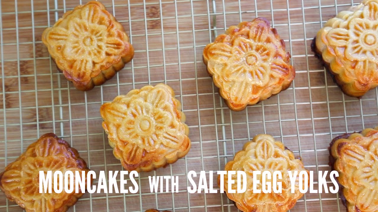 Easy Mooncake Recipe ♥ Taro & Salted Egg Yolk