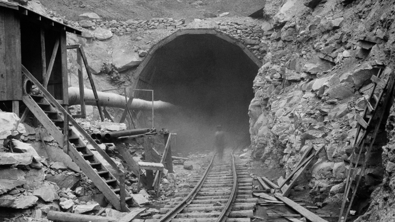 How Workers Blasted 1,600 Feet of Tunnel Through Solid Granite