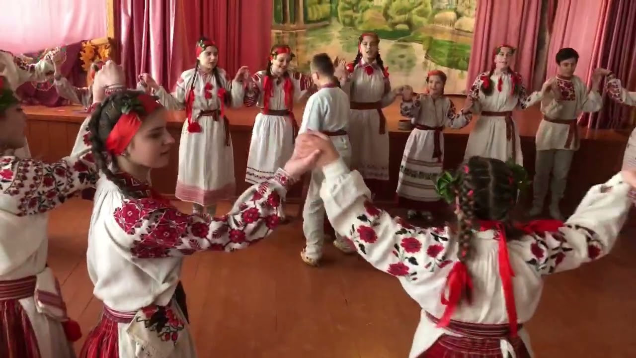 Осінні  розваги поліського села .Зразковий фольклорно - автентичний гурт ,,Криниченька 