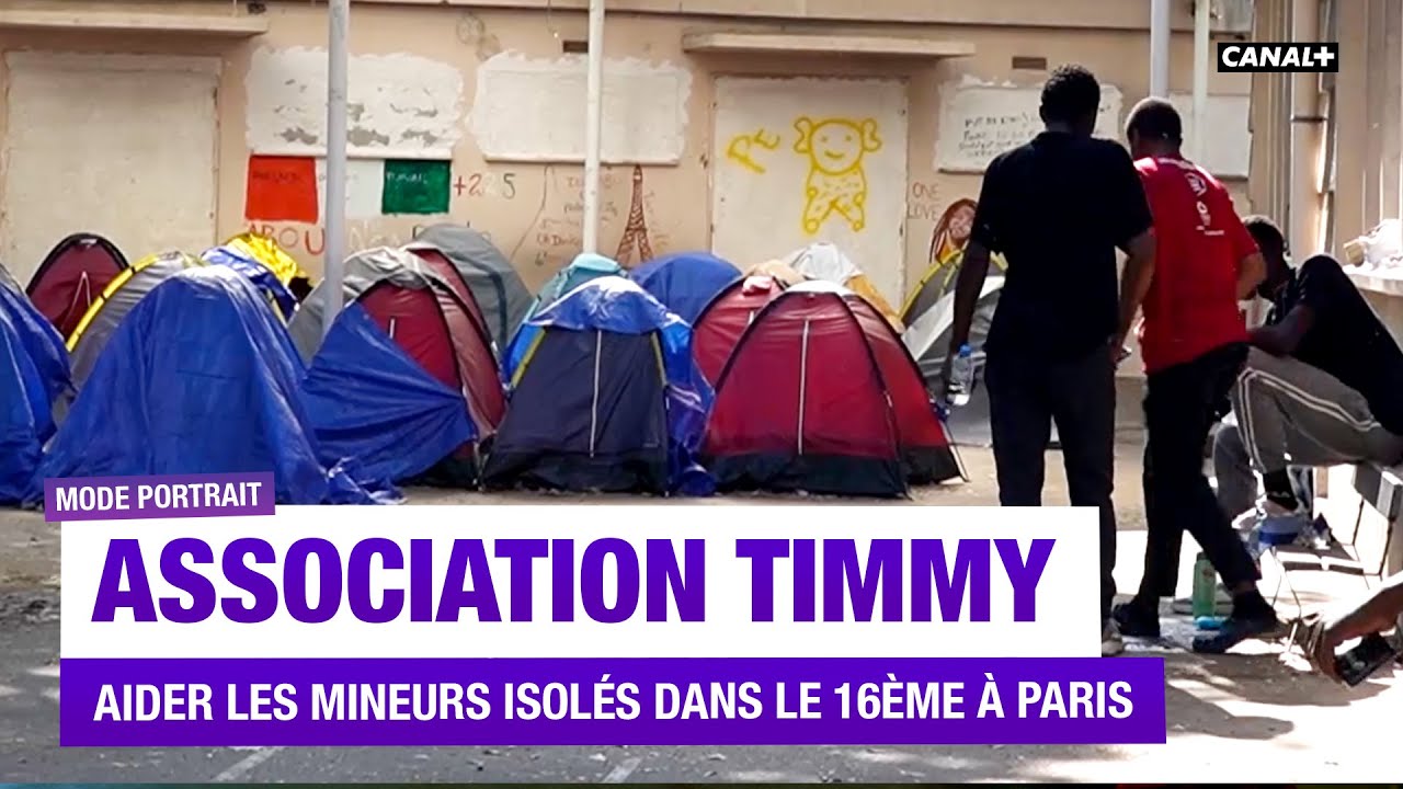 500 jeunes isolés vivent dans l'attente, derrière les murs d'une école à Paris - Mode Portrait