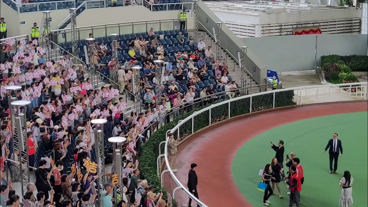 周吉佩、古淖文 完場大合照花絮@ 沙田馬場香港共慶回歸賽馬日2024.07.01