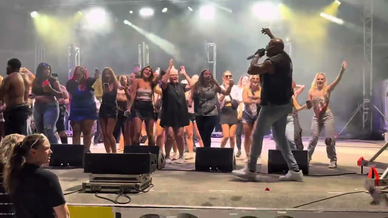 Flo Rida - Low - Live - 2025