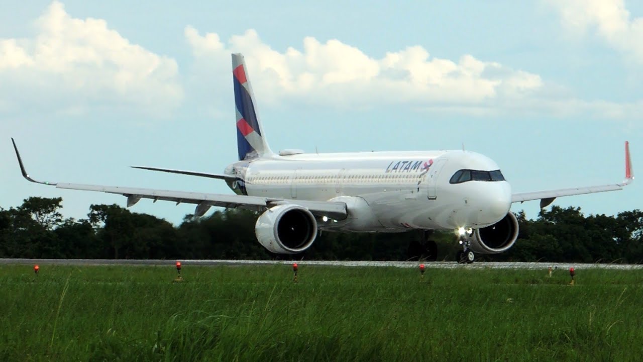 Pousos e decolagens de tarde no aeroporto interncional de Cuiabá