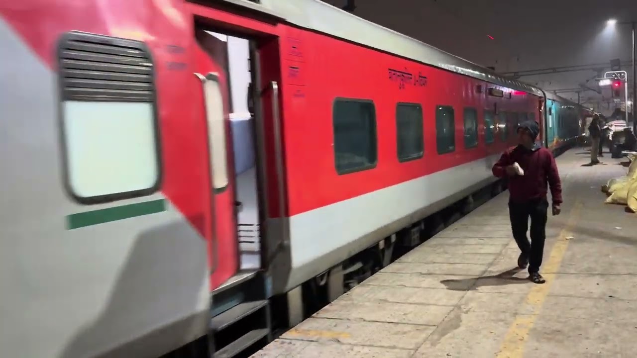 22414, Goa Rajdhani Express Looking Stunning @GoaRajdhaniExpress @HazratNizamuddin @DelhiToGoa @Rail