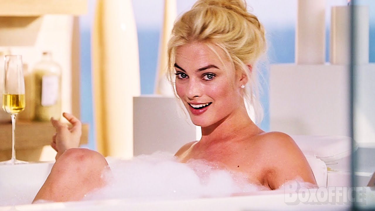 Margot Robbie spiega il mercato azionario nel suo bagno | La grande scommessa | Clip in Italiano