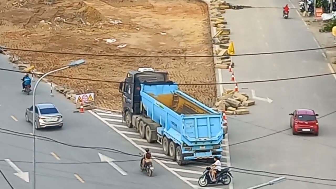 Sáng 2/8/2025 toàn cảnh MẶT BẰNG ngã 3 ĐẦU CẦU xã vạn xuân .LÀM ĐƯỜNG VÀO CẦU PH CHÂU MỚI 