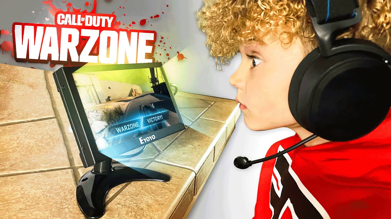 7 Year Old Plays WARZONE on WORLD'S SMALLEST GAMING MONITOR